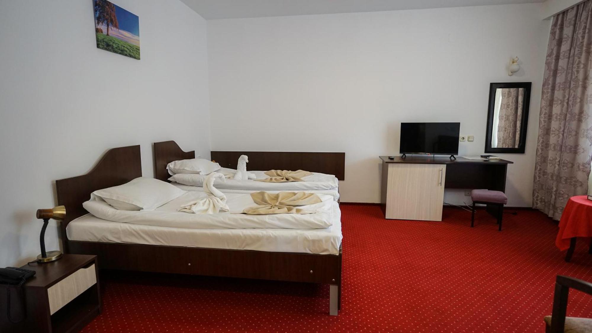 Vila Trandafirul Si Liliacul Hotel Caciulata Buitenkant foto
