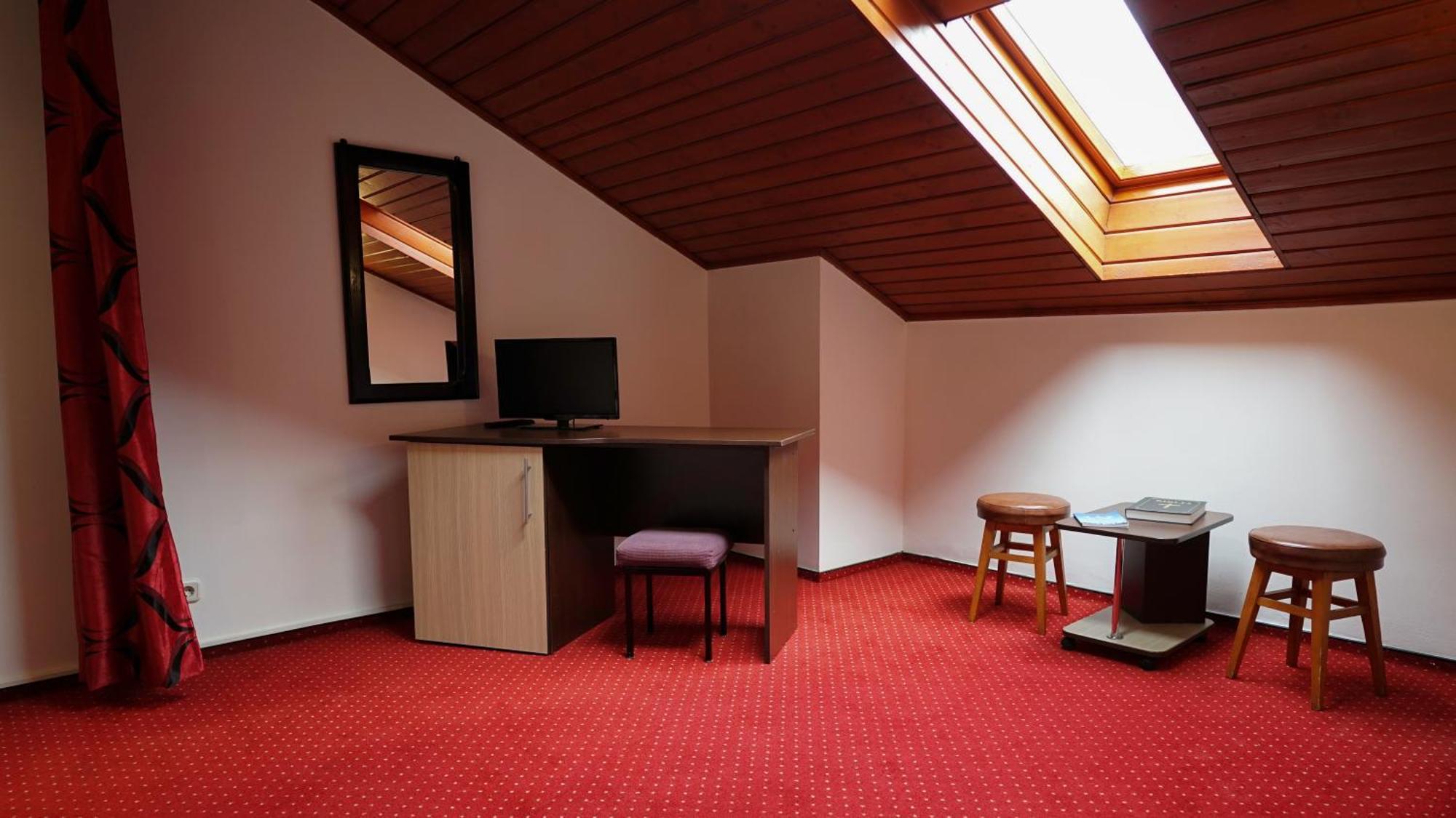 Vila Trandafirul Si Liliacul Hotel Caciulata Buitenkant foto