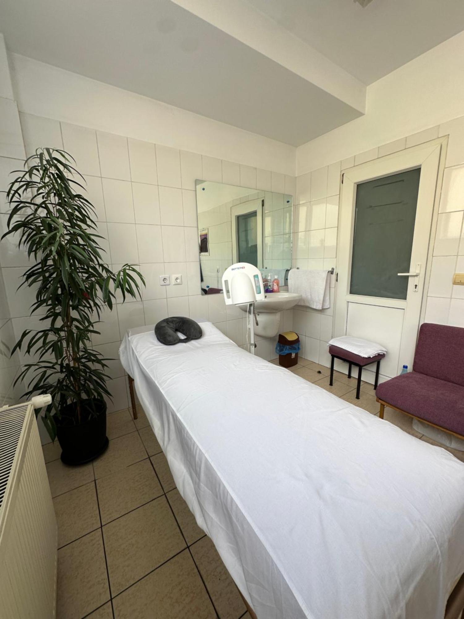Vila Trandafirul Si Liliacul Hotel Caciulata Buitenkant foto